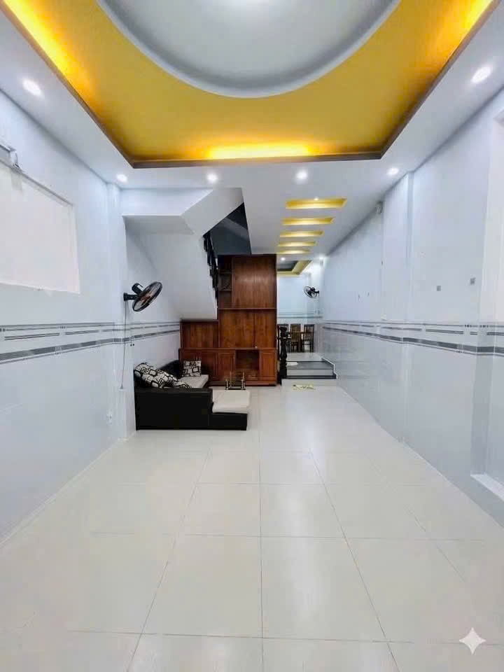 Cho thuê nhà nguyên căn 2 lầu, hẻm 1806 Huỳnh Tấn Phát